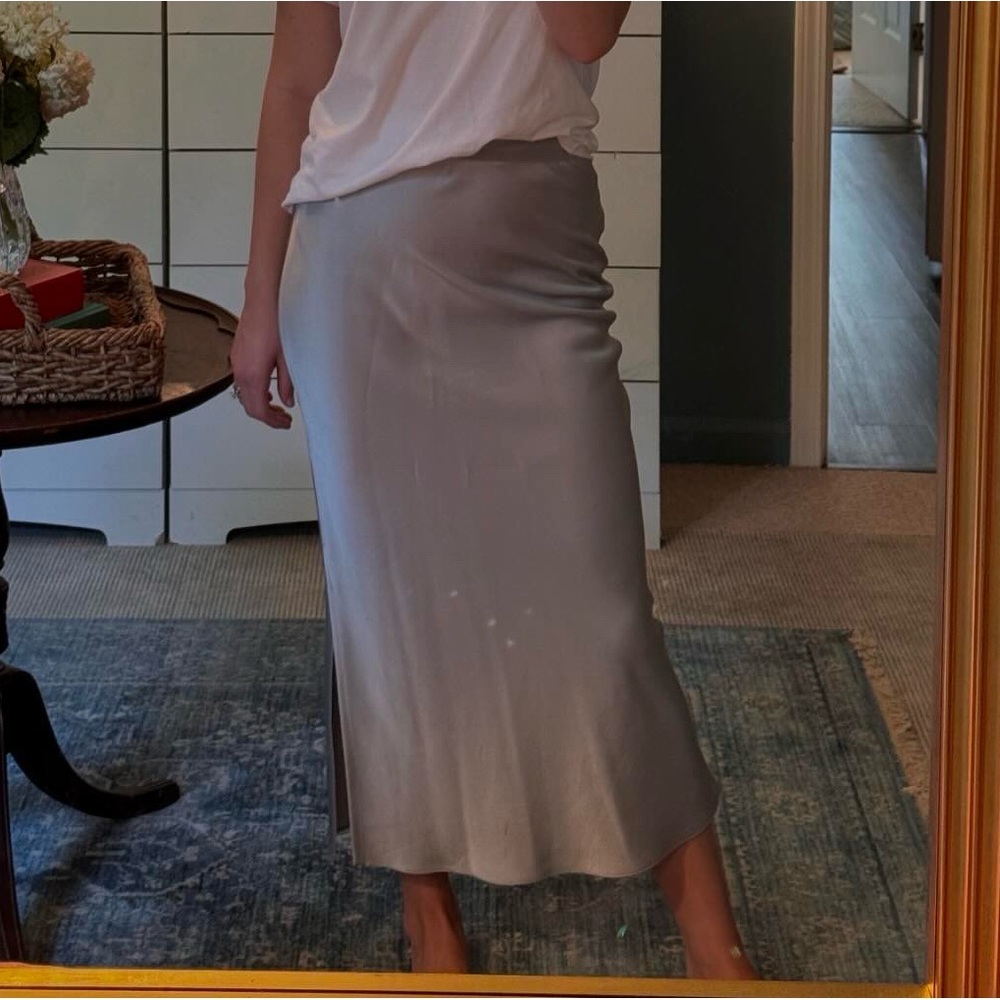 Theory gray silky skirt